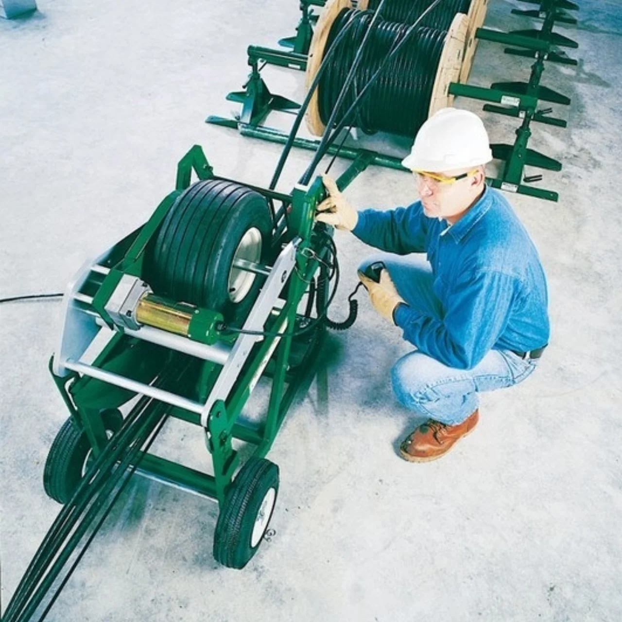 Greenlee 6810 Ultra Cable Feeder Dual Motor Variable Speed - Reconditioned - Image 4