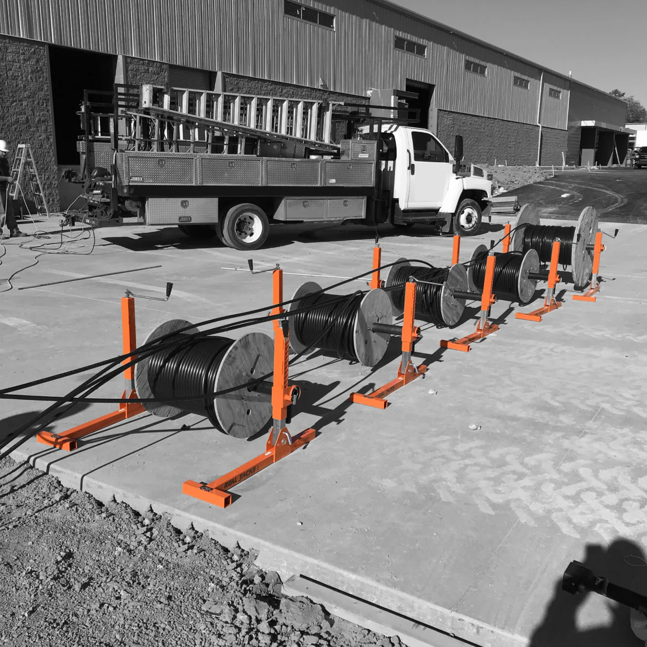 iToolco RJ6K Real Jacks Pair with 6000lb Capacity for 22in. to 66in. Wire Spools  - Reconditioned - Image 3