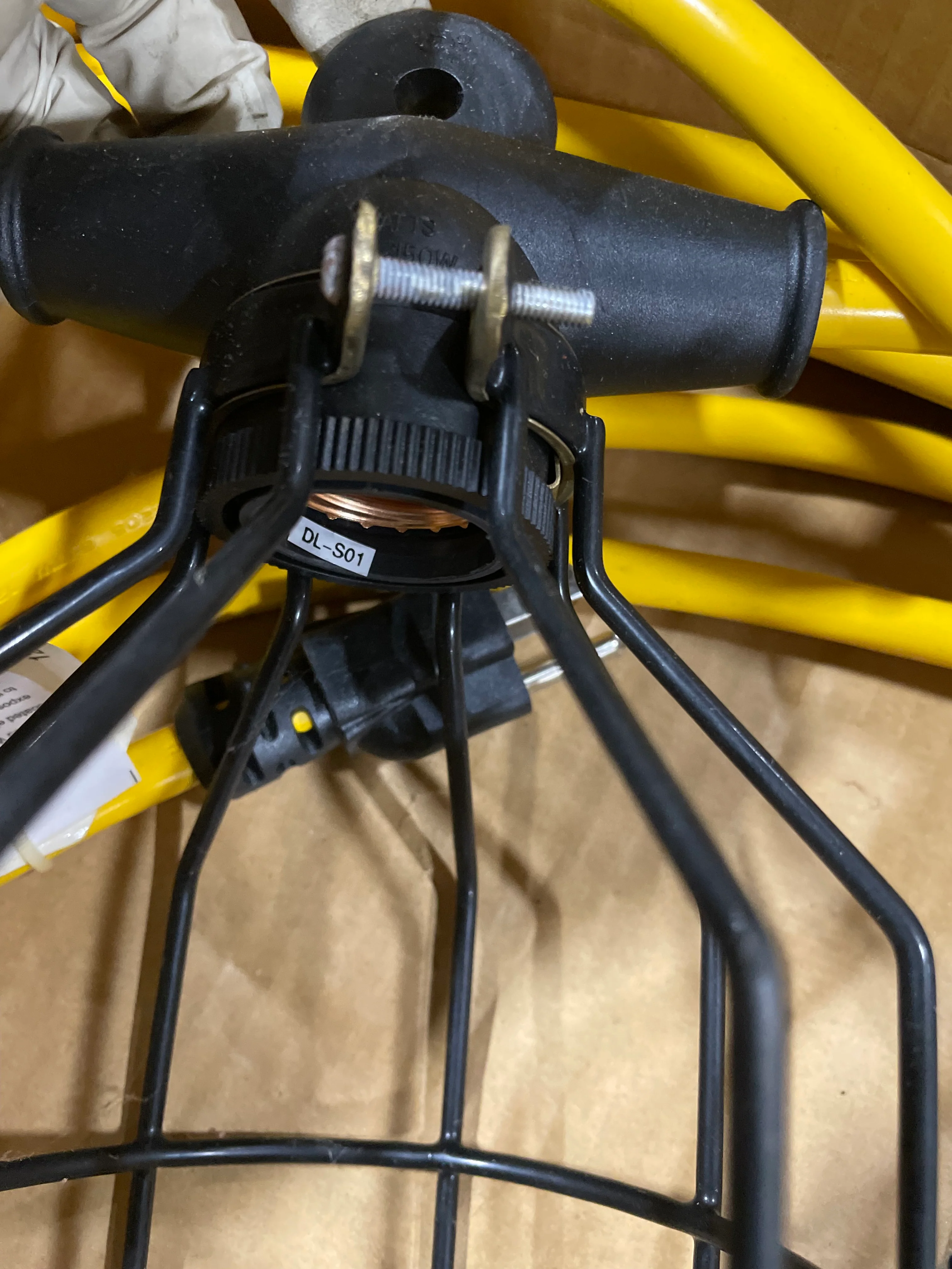 Southwire 7539SW 100 inch 10-Light Temp Lighting System  with Metal Guards - New Surplus - Image 3